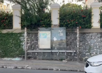 Ponto de ônibus é arrancado e levado por suspeitos no bairro do Garcia em Salvador