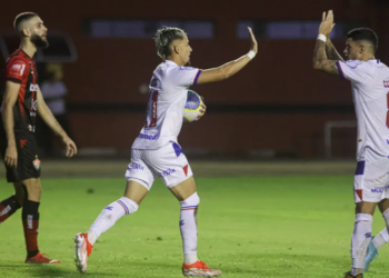 Pedindo passagem, Biel muda a história do Ba-Vi