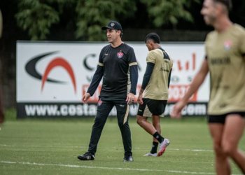 Com seis gols sofridos em três jogos, setor defensivo do Vitória liga sinal de alerta