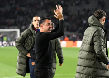 Barcelona anuncia demissão de Xavi e já visa substituto; saiba quem