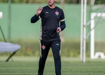 Com futuro indefinido, Condé inicia preparação para enfrentar o Atlético-GO