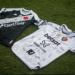 Vitória e Vasco leiloam camisas autografadas em prol das vítimas no RS
