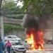 Carro pega fogo na Av. Juracy Magalhães