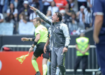 “Atlético mereceu a vitória”, declarou Milito após empate com o Bahia