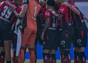 Vitória enfrenta Juventude em busca de recuperação no Brasileirão