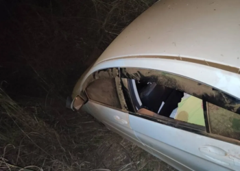 Mulher mata marido a facadas, foge com filha e enteado e acaba presa