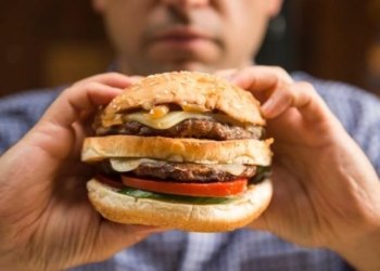 Vício em fast food cresce e saúde dos brasileiros preocupa médicos