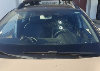 PM tem viatura baleada em tiroteio com membros de facção em Salvador