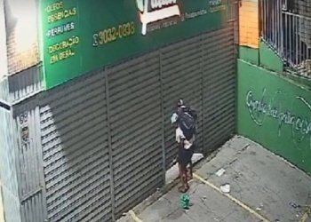 Bandidos invadem loja e roubam produtos em Salvador