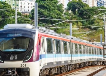 Metrô: Passageiros ficam presos em trem na estação Acesso Norte