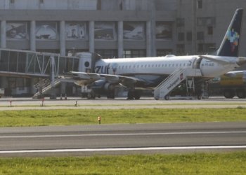Avião muda a rota e aterrissa em Salvador e Azul nega pouso emergencial