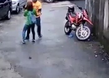 Suspeito se veste de mototáxi e assalta jovem no bairro de Saboeiro, em Salvador