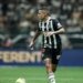 Craque do galo é cortado de jogo contra o Vitória por lesão; saiba quem