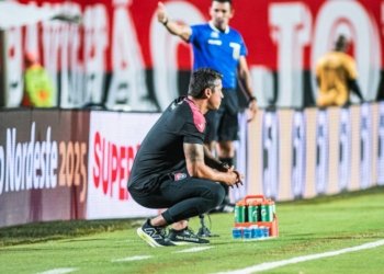 Vitória se prepara para enfrentar o Ferroviário nesta terça