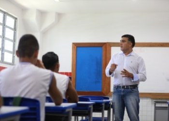 DOE publica lista de aprovações para progressão na carreira do magistério