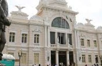 Prefeitura estuda concessão da Praça Thomé de Souza no valor de R$ 223 milhões