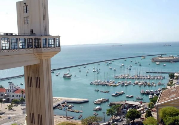 Governo da Bahia anuncia feriado prolongado e antecipa salário de servidores