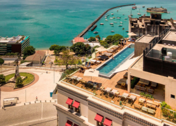 Hotel de luxo na Bahia ganha reconhecimento internacional; entenda