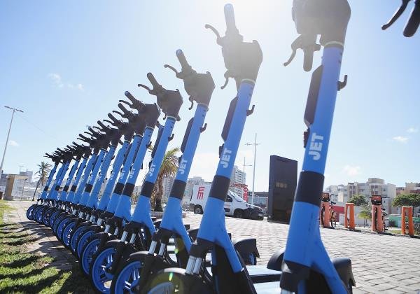 Serviço de patinetes elétricos chega à Cidade Baixa e amplia oferta de mobilidade