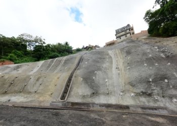 Salvador alcança 575 áreas protegidas após entrega de contenção de encosta em Plataforma