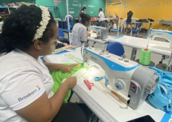 Projeto oferece curso profissionalizante gratuito de costura industrial na CIDADE BAIXA; veja como se inscrever