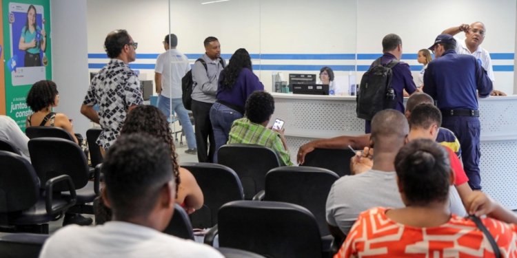 Logística e Transporte ganham força no ranking das 10 profissões com mais vagas em Salvador no último semestre de 2025