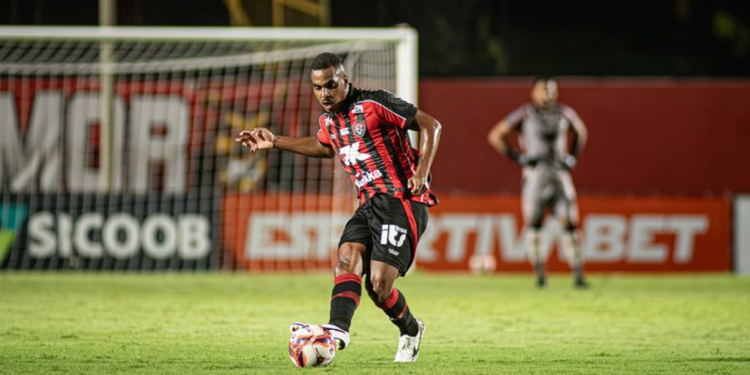 Jogador do Vitória se desculpa nas redes sociais após expulsão na semifinal do Baianão: “Poderia ter colocado a classificação em risco”