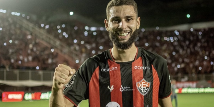 Movimento no mercado: Vitória tenta repatriar peça-chave da defesa