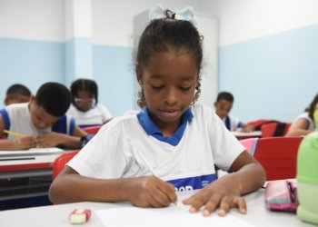 Salvador registra 4º maior crescimento em indicador de crianças alfabetizadas entre as capitais do Brasil