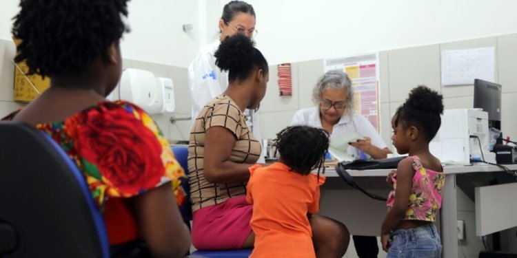 319 mil beneficiários do Bolsa Família ainda precisam realizar acompanhamento de saúde em Salvador