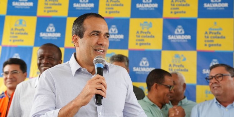 Prefeitura entrega contenção de encosta com área de lazer em Colinas de Periperi