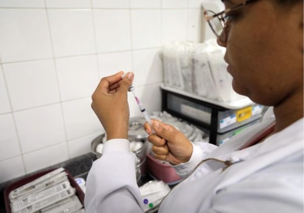 Salvador estende horário dos postos de vacinação até às 19h nesta terça-feira (16)