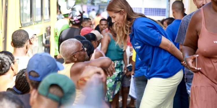 Prefeitura de Salvador decreta situação de emergência em São Tomé de Paripe após derramamento de produtos na praia