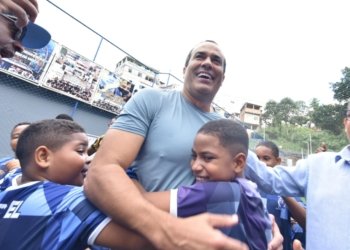 Prefeitura amplia acesso à prática esportiva na Federação após entrega de nova arena com grama sintética