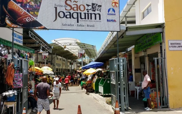 Feira de São Joaquim distribui mais de 150 kg de feijoada gratuita