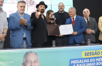 Emoção marca a entrega da Medalha do Mérito Cultural a Paulinho Boca de Cantor