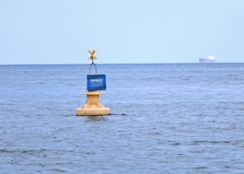 Instalação de boias para delimitar área de banho no Porto da Barra será concluída nesta quinta (3)