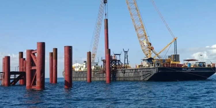 Ponte Salvador-Itaparica avança com 15 estacas e chegada de mega cargueiro