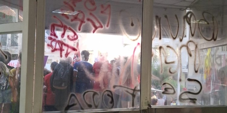 Prefeitura de Salvador fecha sede após vandalismo no Palácio Thomé de Souza